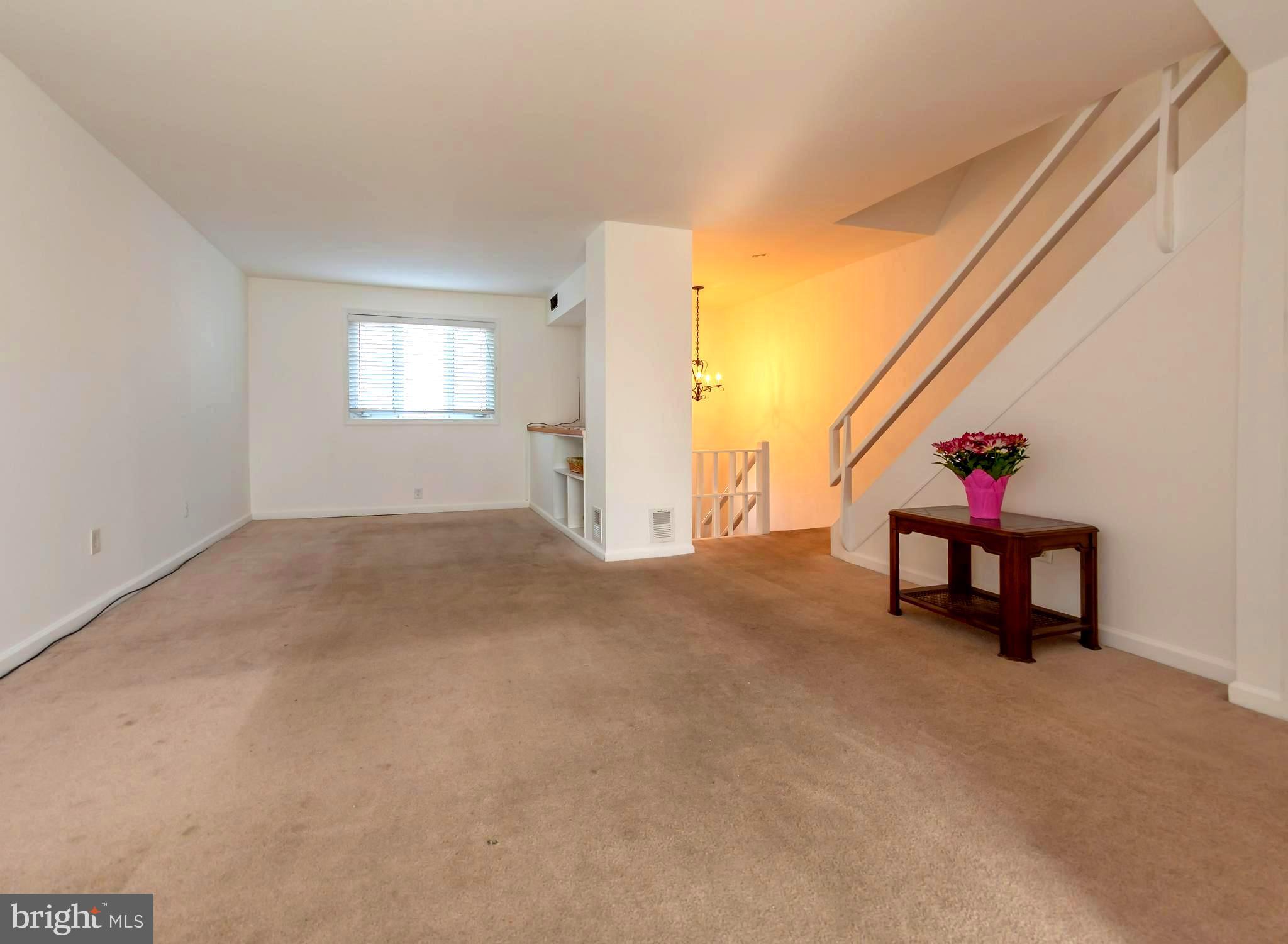 12181 Aster Road Philadelphia, PA 19154 - Photo 5 of 62 Living Room