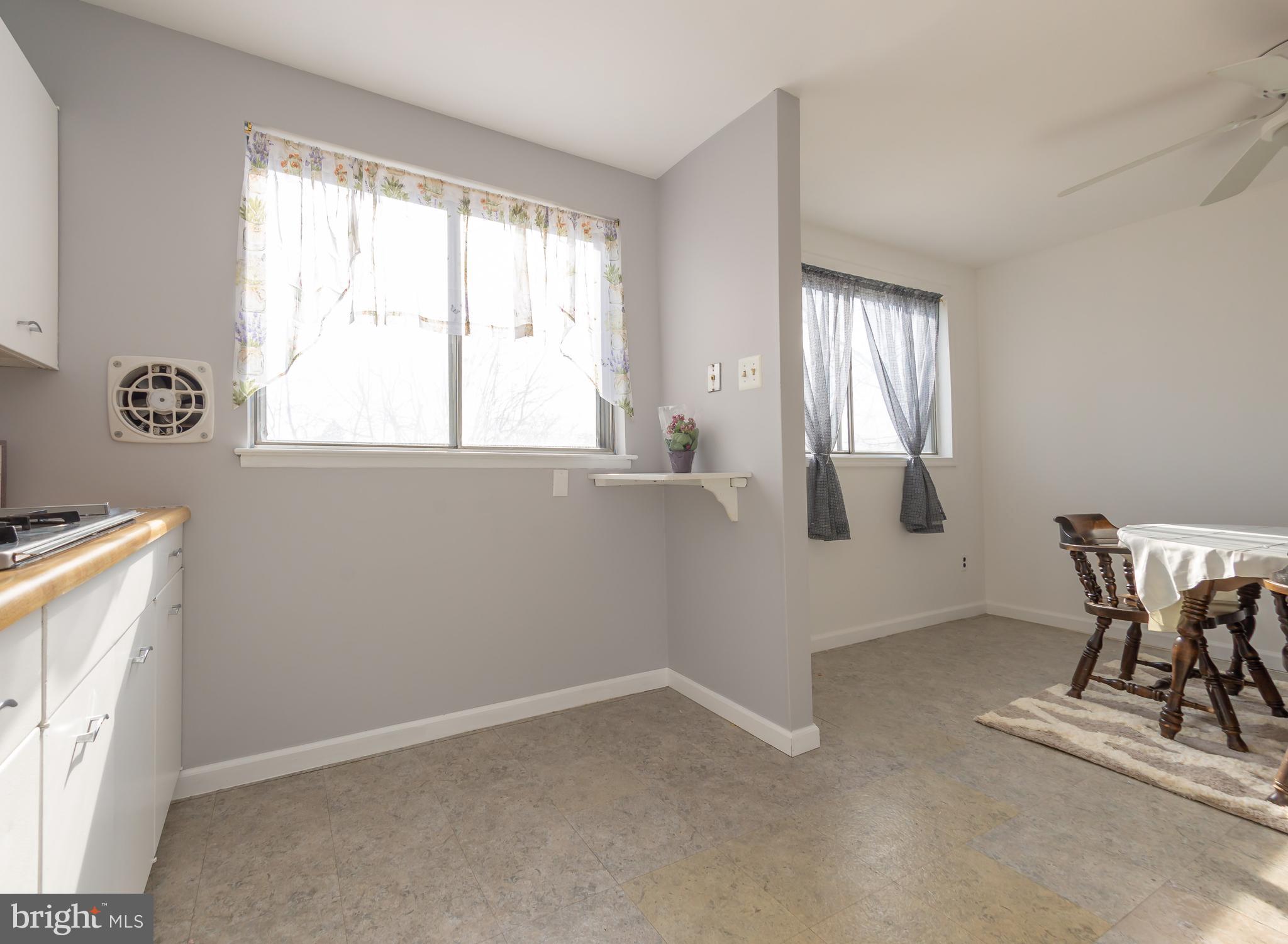 12181 Aster Road Philadelphia, PA 19154 - Photo 51 of 62 Kitchen/ Dining Area