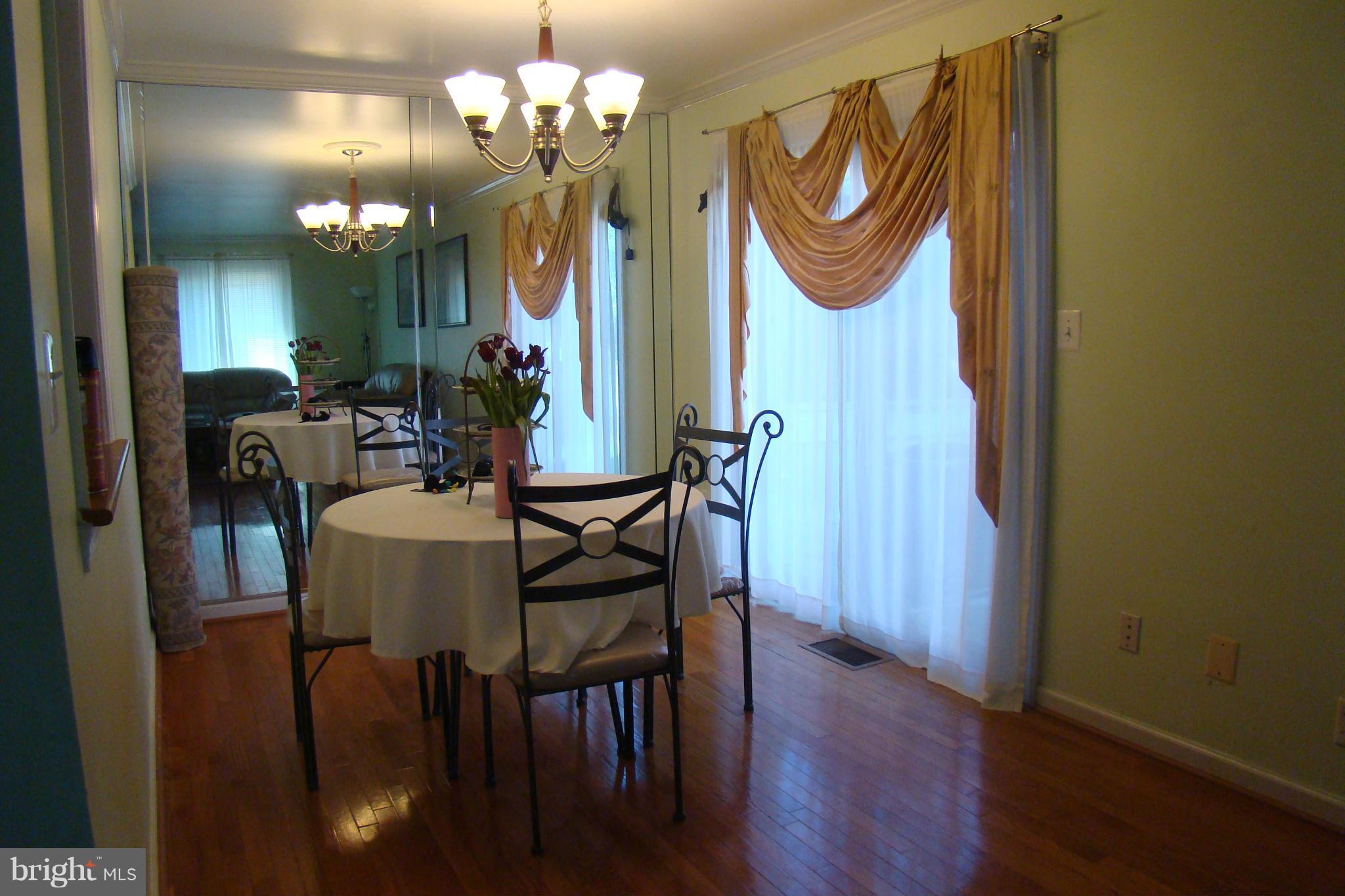 10101 Ridgeline Drive Gaithersburg, MD 20886 - Photo 4 of 17 Dining Room