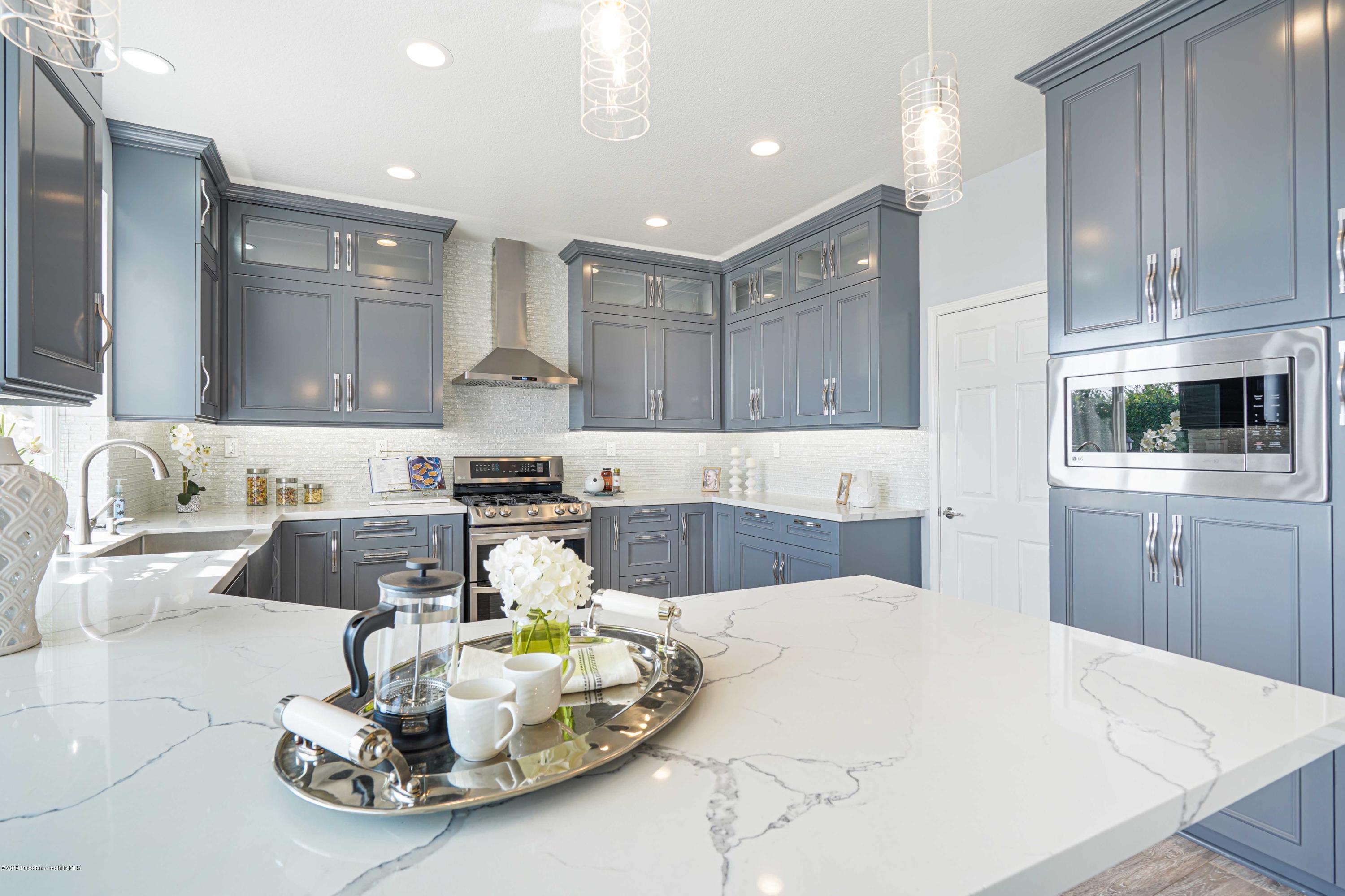 20548 Bergamo Way Porter Ranch, CA 91326 - Photo 17 of 58 a kitchen with a appliances and cabinets