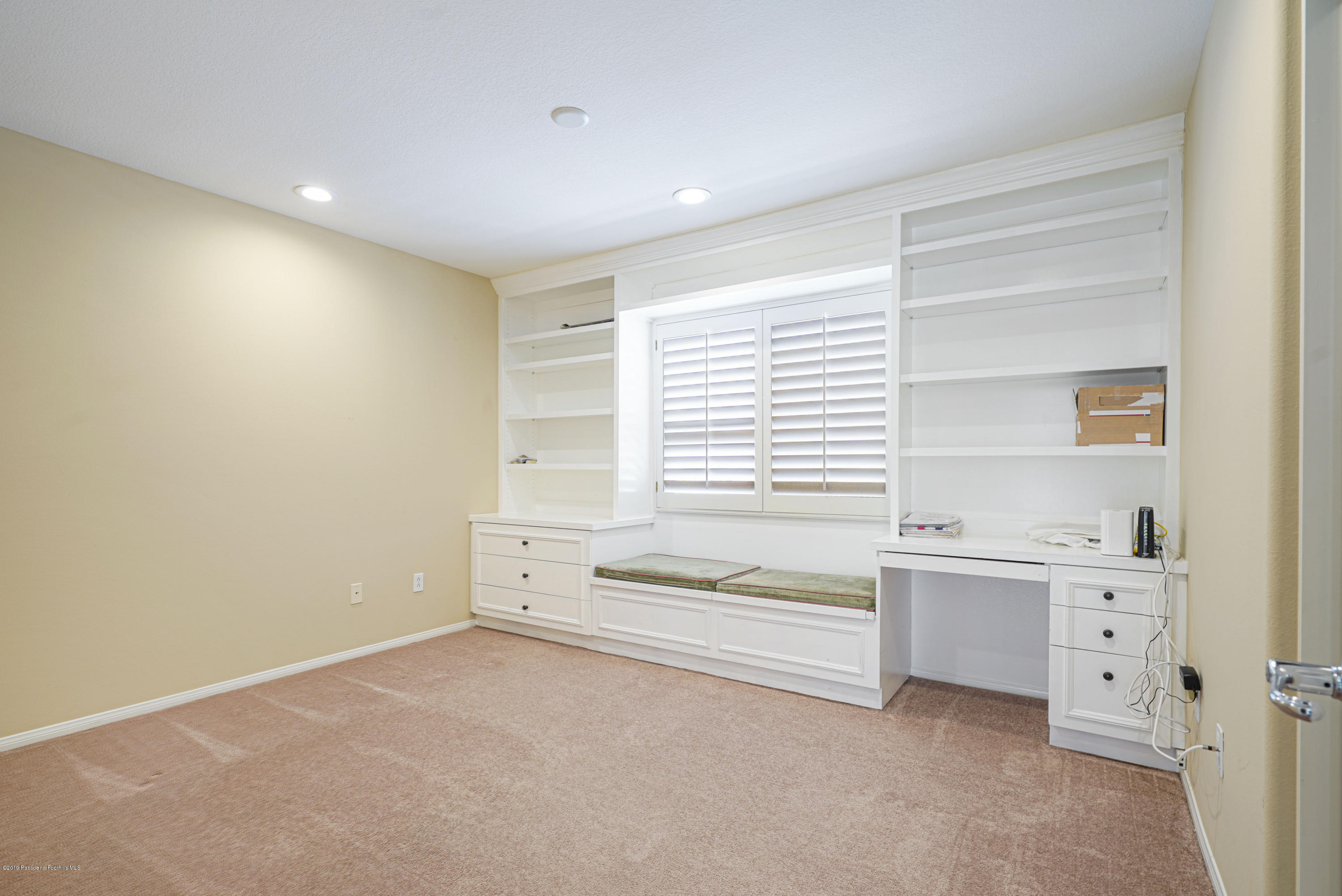 20548 Bergamo Way Porter Ranch, CA 91326 - Photo 28 of 58 a spacious bathroom with a bathtub and a sink