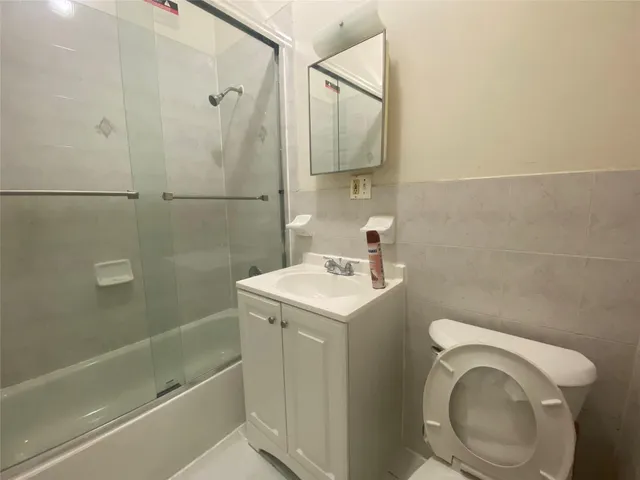 $1,068,000 | 875 Elsmere Place | West Farms