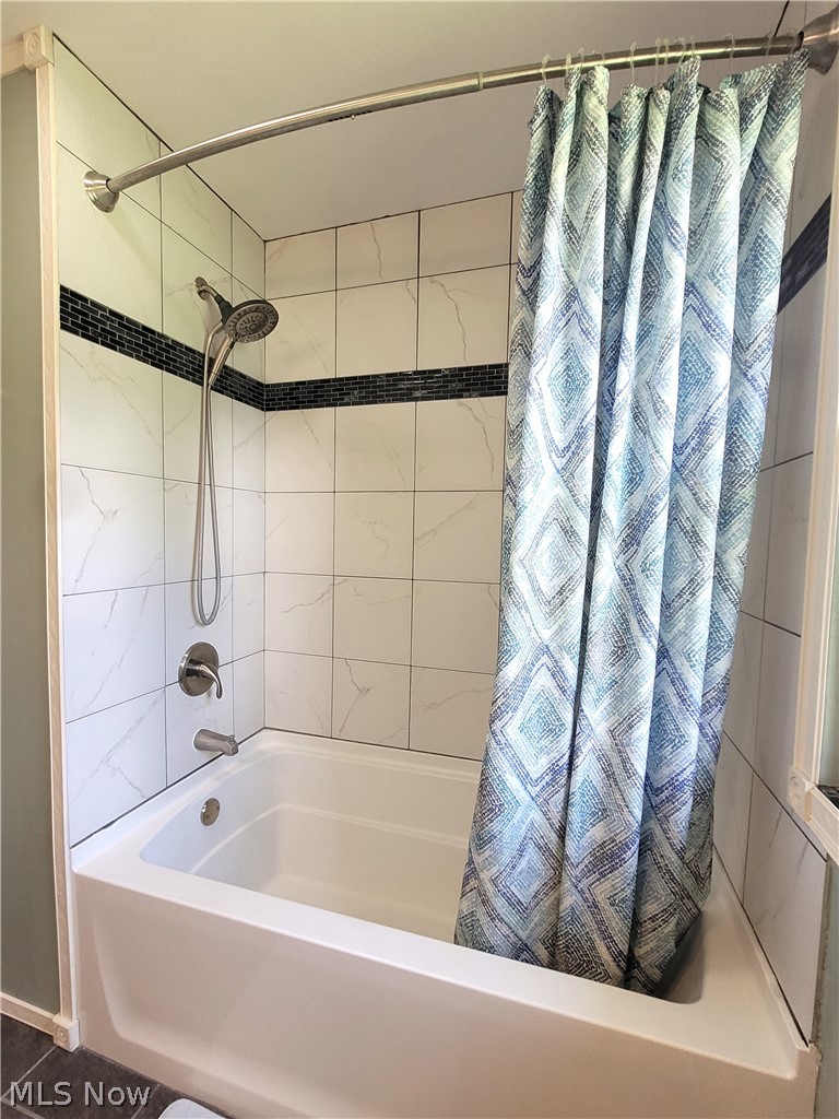 11050 Easton Road Rittman, OH 44270 - Photo 20 of 24 Tiled Tub/Shower