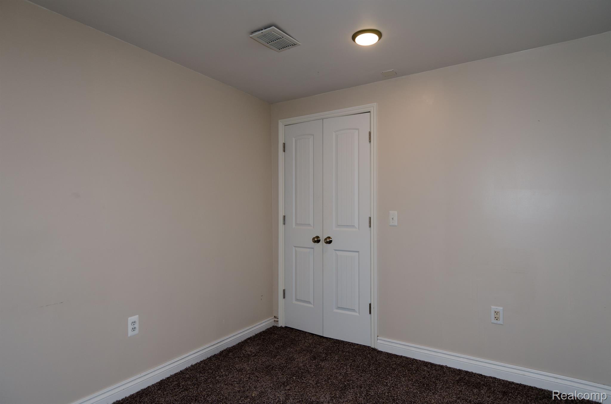 5335 Wayne Road White Lake, MI 48383 - Photo 28 of 29 5335 Wayne Rd - Bedroom 3.