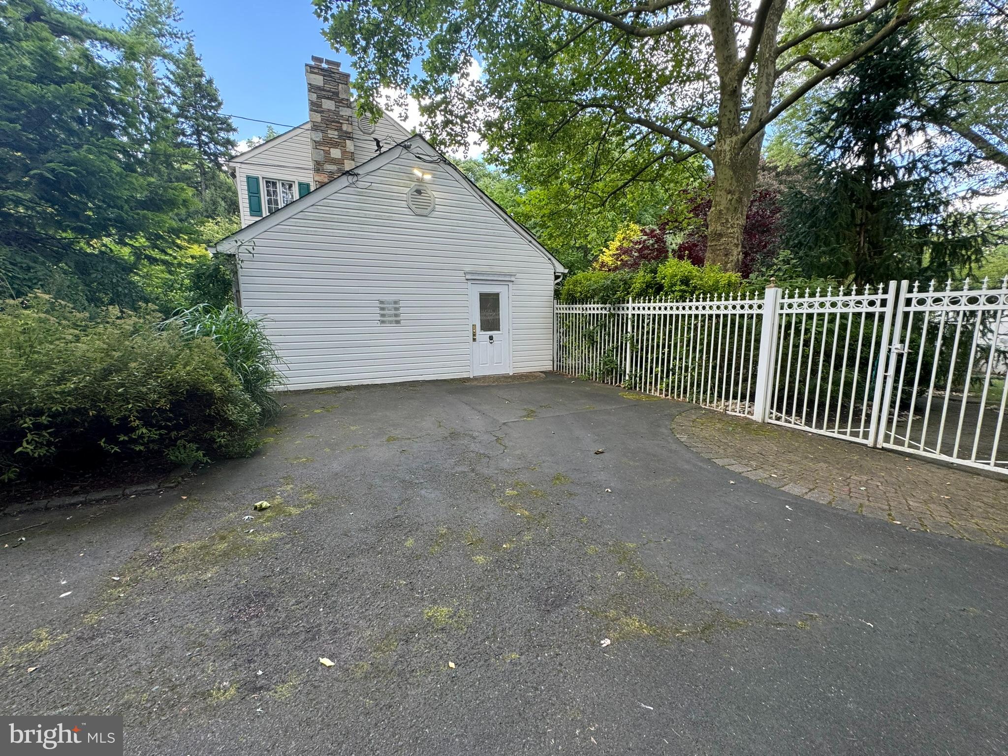 417 Wingate Road Huntingdon Valley, PA 19006 - Photo 3 of 24 Private Entrance