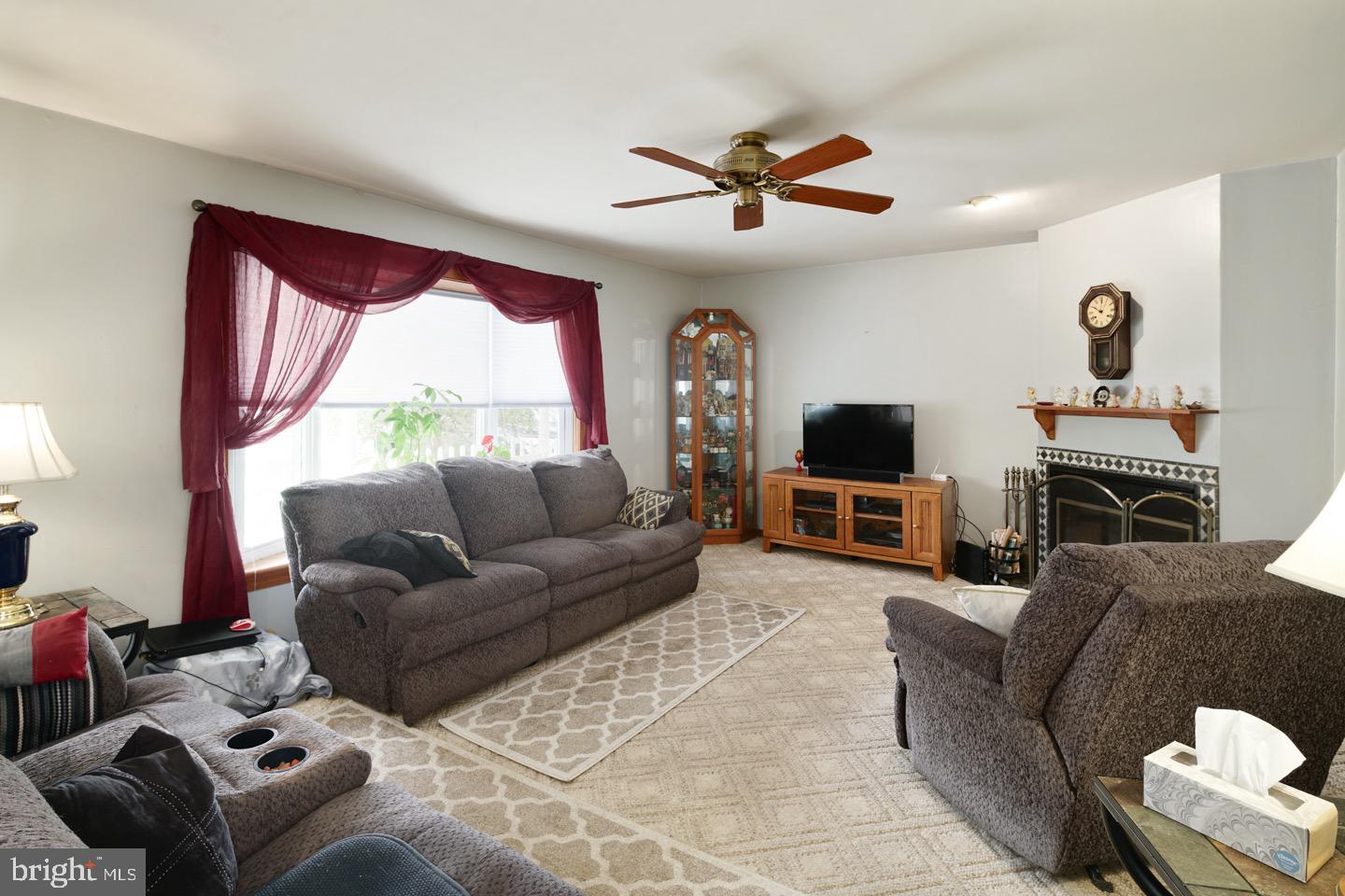 825 Southampton Road Philadelphia, PA 19116 - Photo 4 of 32