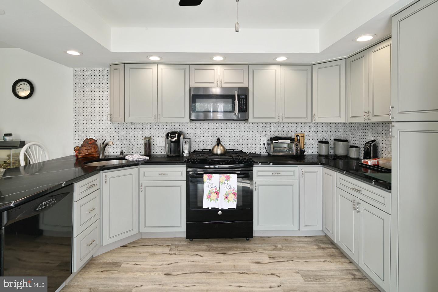 825 Southampton Road Philadelphia, PA 19116 - Photo 8 of 32