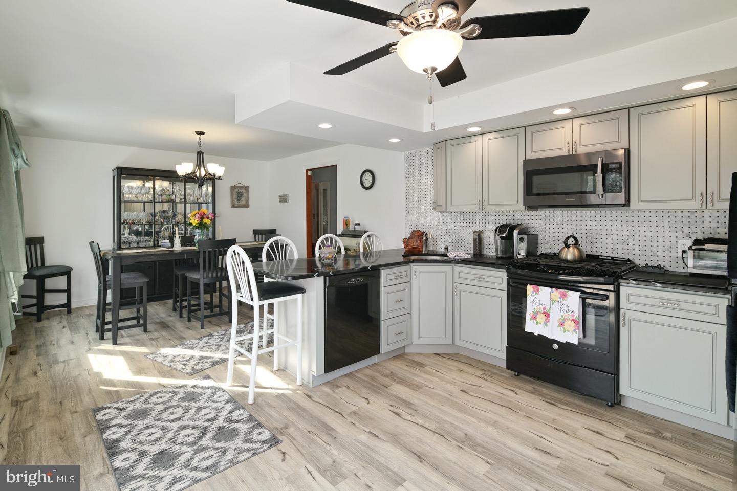 825 Southampton Road Philadelphia, PA 19116 - Photo 9 of 32