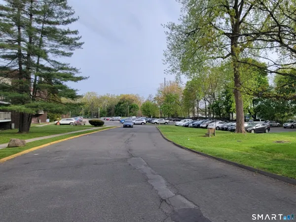 $2,200 | 126 Triangle Street, Unit A5, Danbury, CT 06810