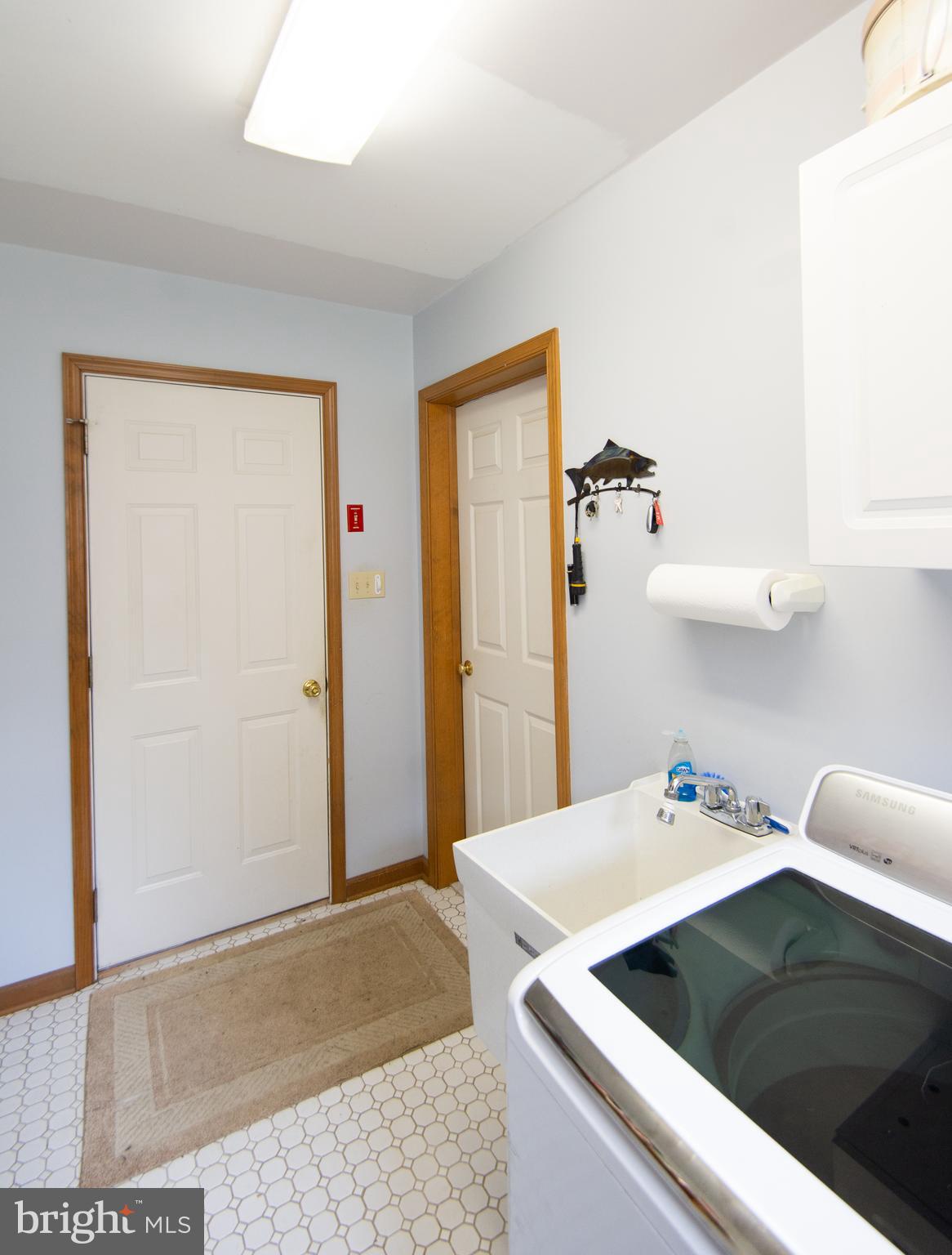 6010 Todds Point Road Cambridge, MD 21613 - Photo 21 of 52 a kitchen with a cabinets and stove