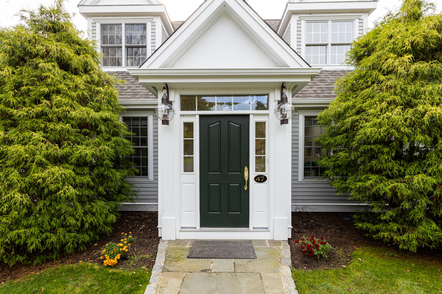 47 Farm Valley Road Osterville, MA 02655 - Photo 5 of 57 a front view of a house with garden