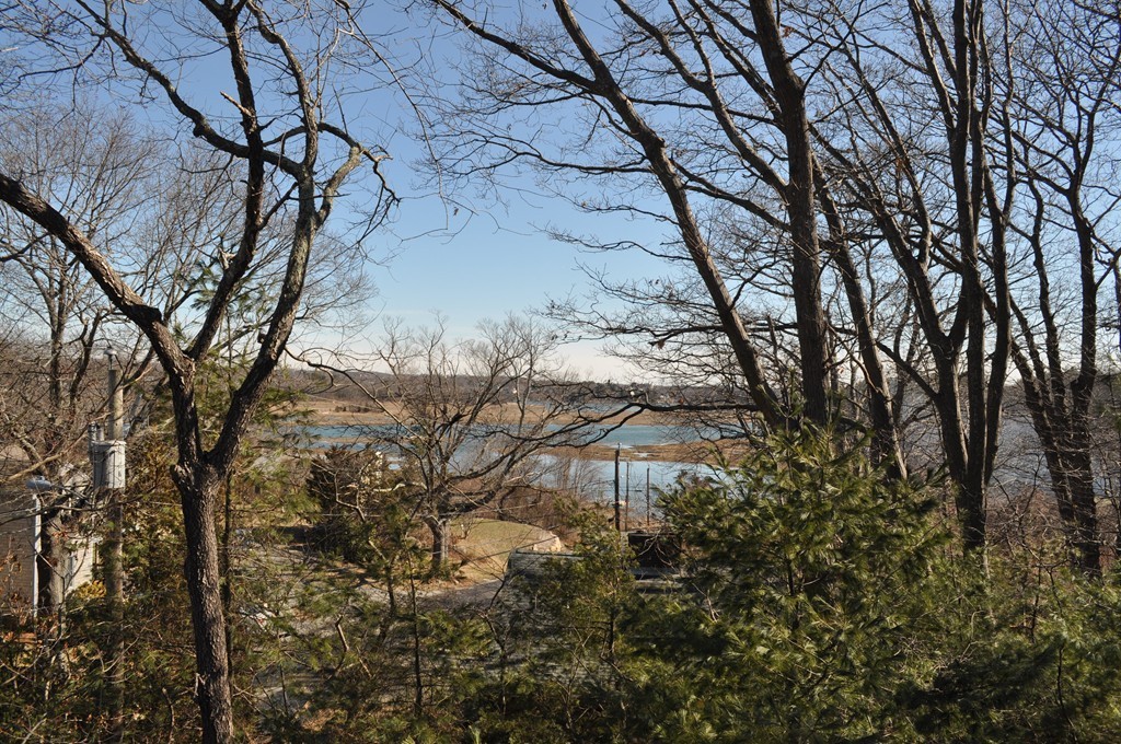 8 Brooks Road Gloucester, MA 01930 - Photo 2 of 13