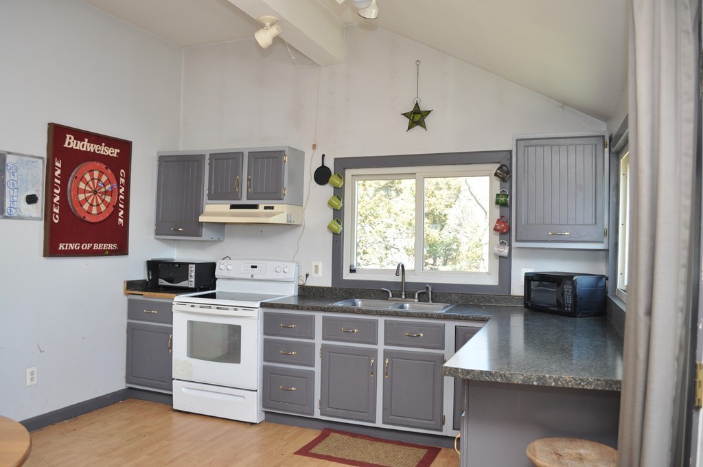 8 Brooks Road Gloucester, MA 01930 - Photo 3 of 13