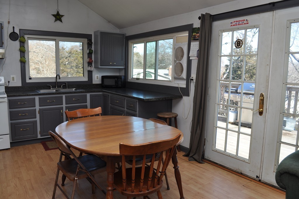 8 Brooks Road Gloucester, MA 01930 - Photo 4 of 13
