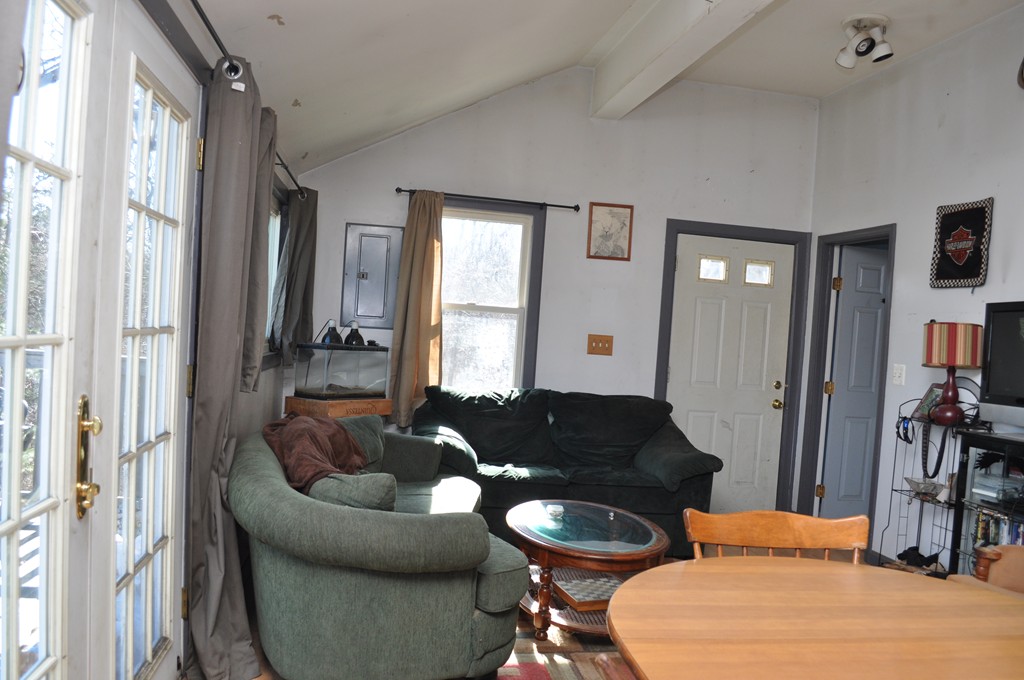 8 Brooks Road Gloucester, MA 01930 - Photo 5 of 13