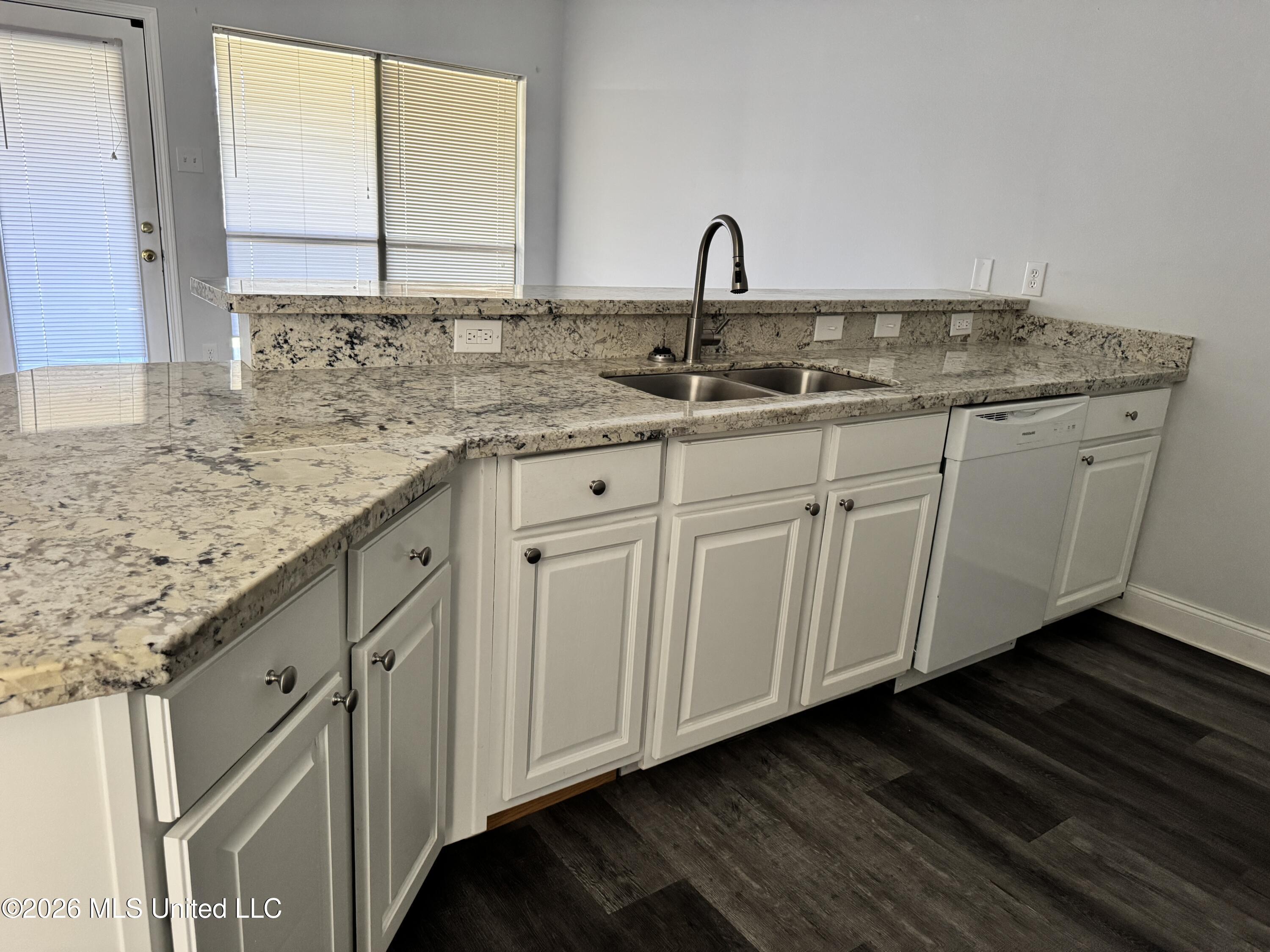 1256 Kapalama Way Diamondhead, MS 39525 - Photo 6 of 15 IMG_5975