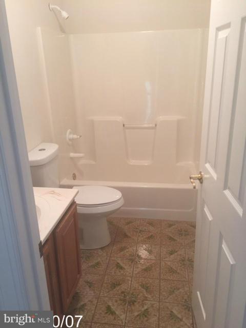 2764 Brooke Road Stafford, VA 22554 - Photo 17 of 22 Upper Level hall bath