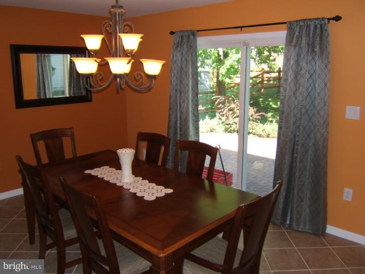 1518 Valley Road Bethlehem, PA 18018 - Photo 4 of 14 Living Room