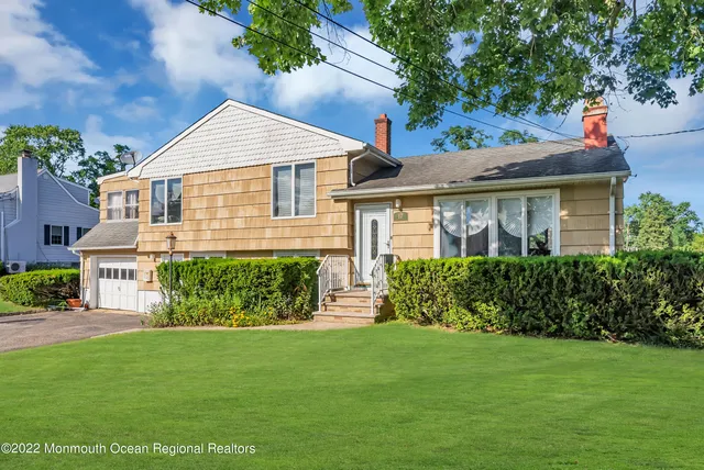 $2,600 | 17 Johnston Street, Oakhurst, NJ 07755