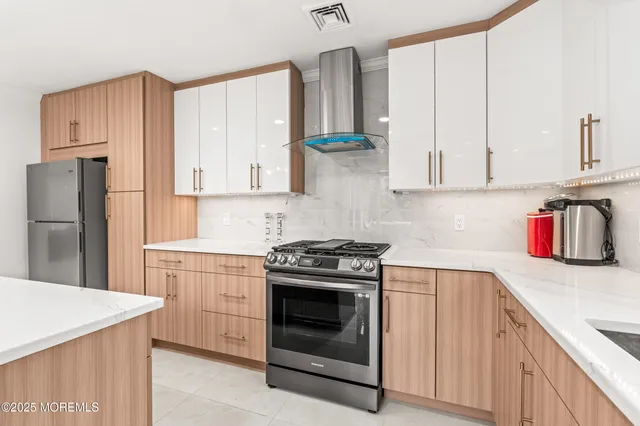 $2,600 | 17 Johnston Street, Oakhurst, NJ 07755