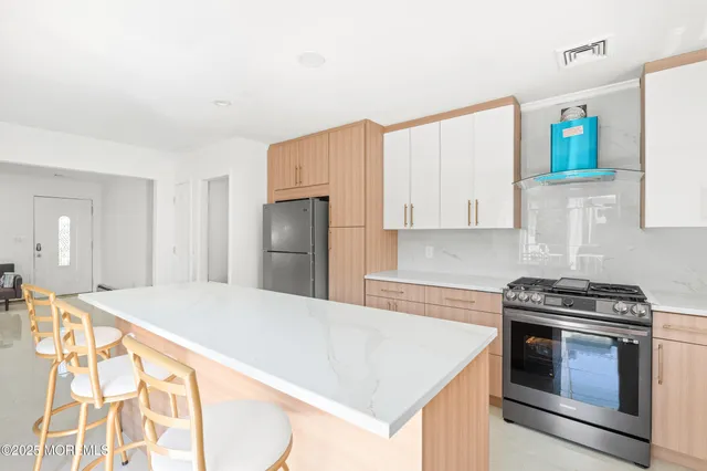 $2,600 | 17 Johnston Street, Oakhurst, NJ 07755