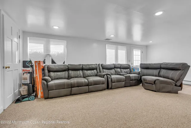 $2,600 | 17 Johnston Street, Oakhurst, NJ 07755