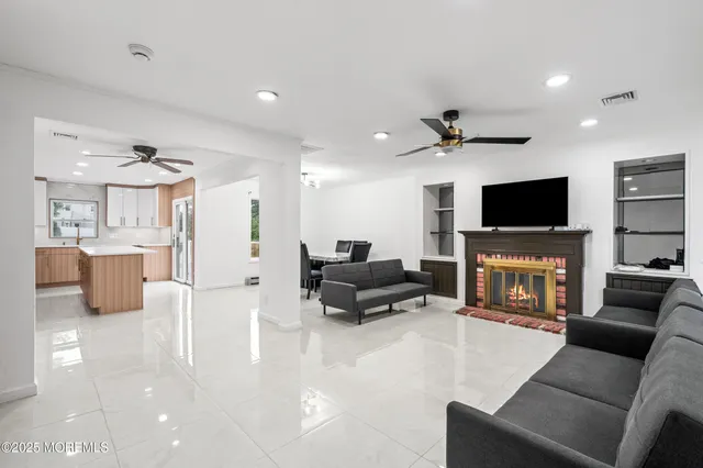 $2,600 | 17 Johnston Street, Oakhurst, NJ 07755