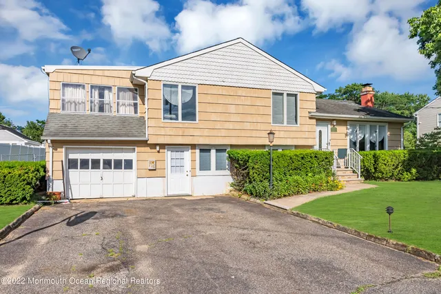 $2,600 | 17 Johnston Street, Oakhurst, NJ 07755