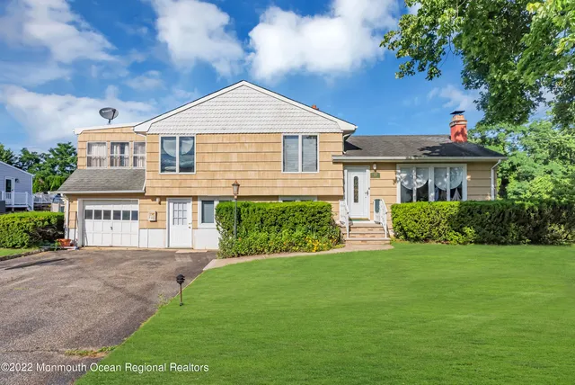 $2,600 | 17 Johnston Street, Oakhurst, NJ 07755