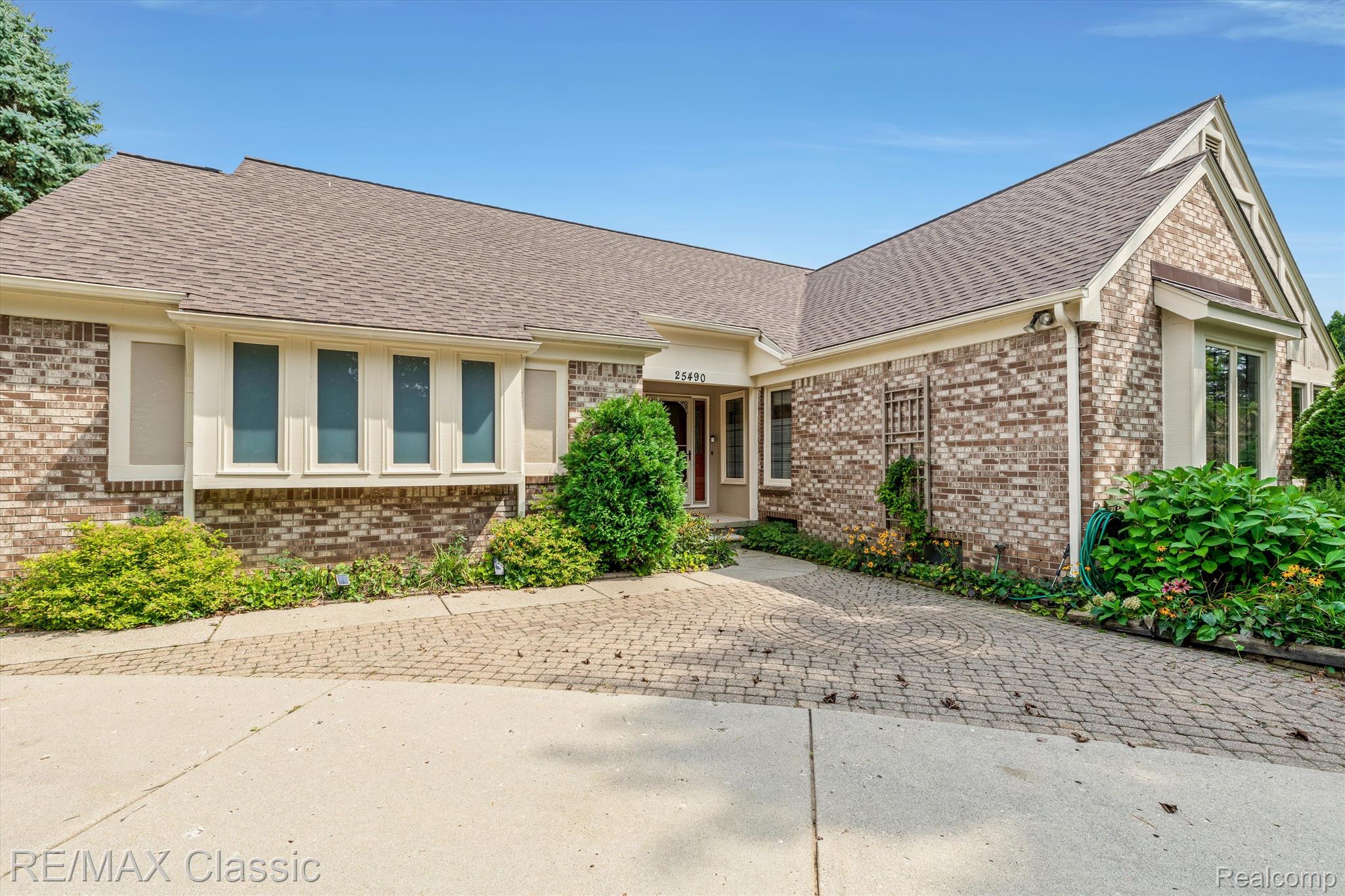 25490 Wixom Road Novi, MI 48374 - Photo 4 of 54 Front Elevation