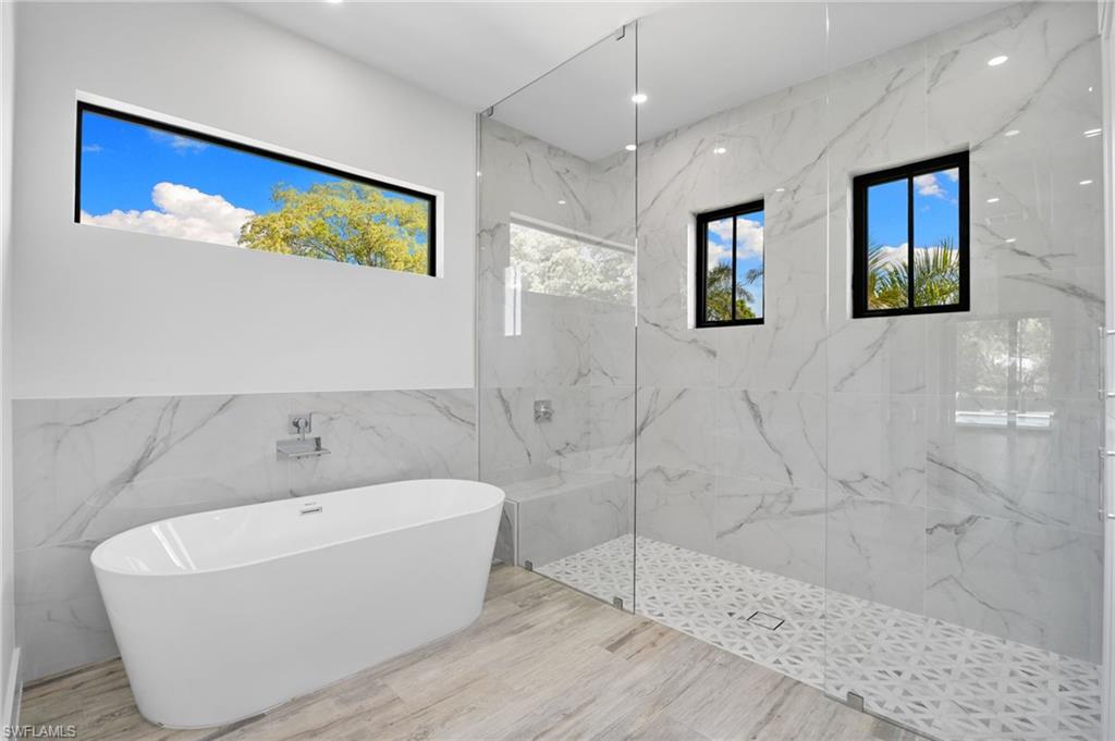 82 Tahiti Road Marco Island, FL 34145 - Photo 19 of 35 Master Bath