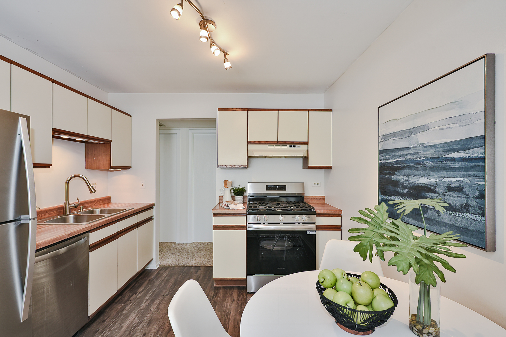 252 Appletree Court Buffalo Grove, IL 60089 - Photo 7 of 12