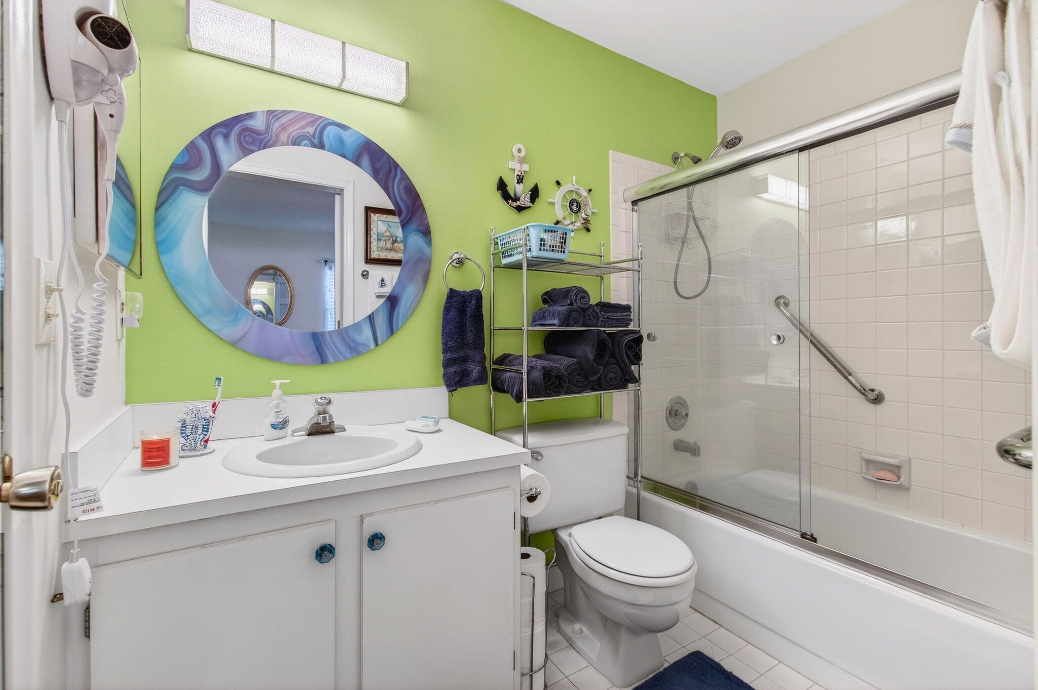 5452 Poppy Place, Unit D Delray Beach, FL 33484 - Photo 27 of 62 Guest bathroom with shower tub combo (1)