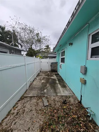 $1,260 | 915 Southwest 16th Street, Unit 12, Fort Lauderdale, FL 33315