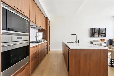 $560,000 | 1001 Julia Street, Unit 13G, New Orleans, LA 70113