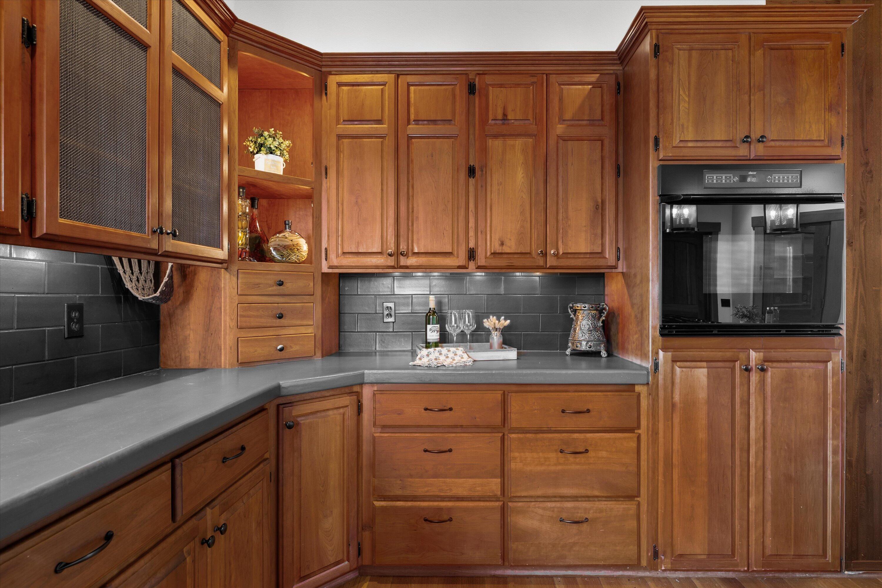 64155 Hunnell Road Bend, OR 97703 - Photo 28 of 96 Dacor wall oven with convection.