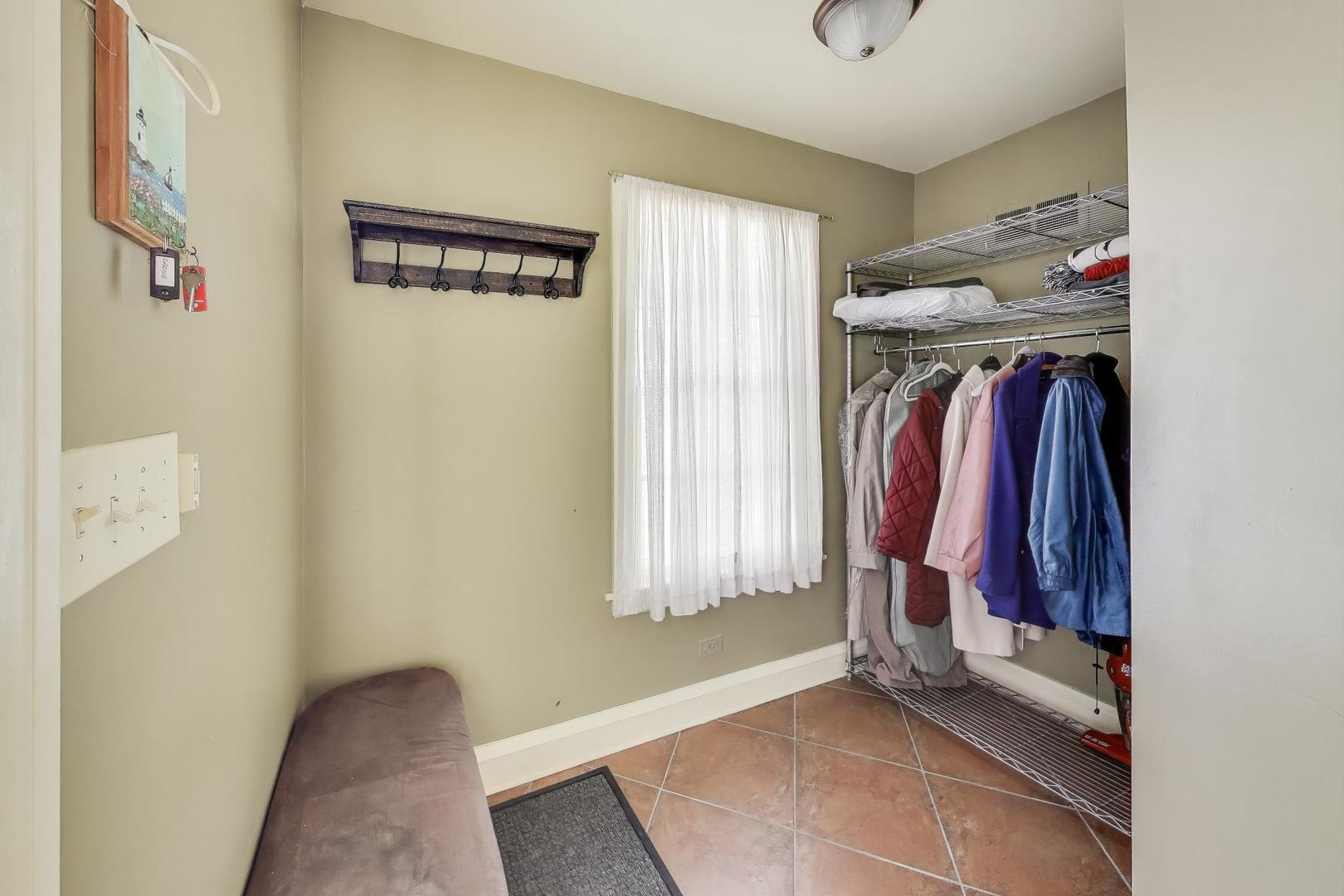 586 Saylor Avenue Elmhurst, IL 60126 - Photo 13 of 35