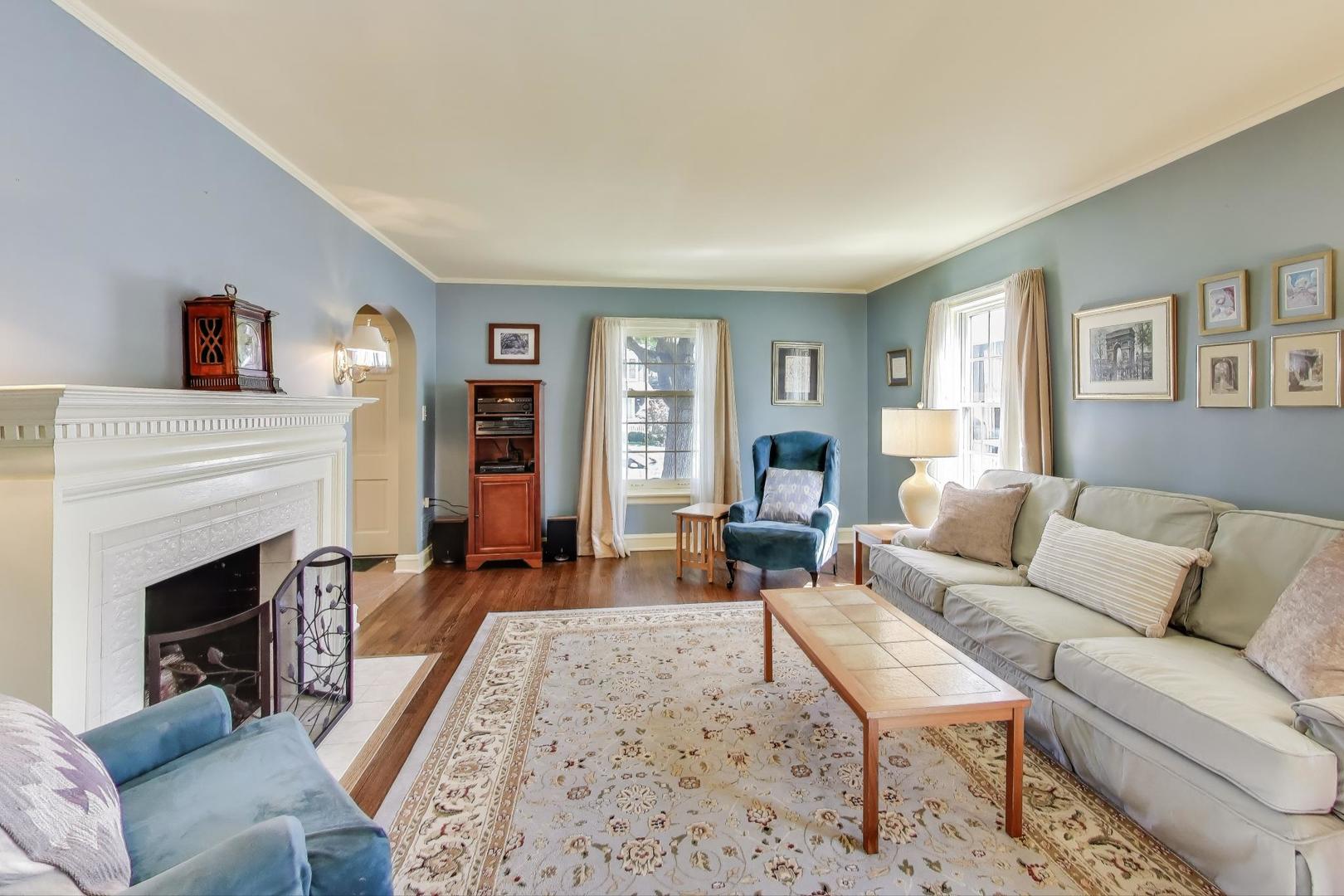 586 Saylor Avenue Elmhurst, IL 60126 - Photo 3 of 35