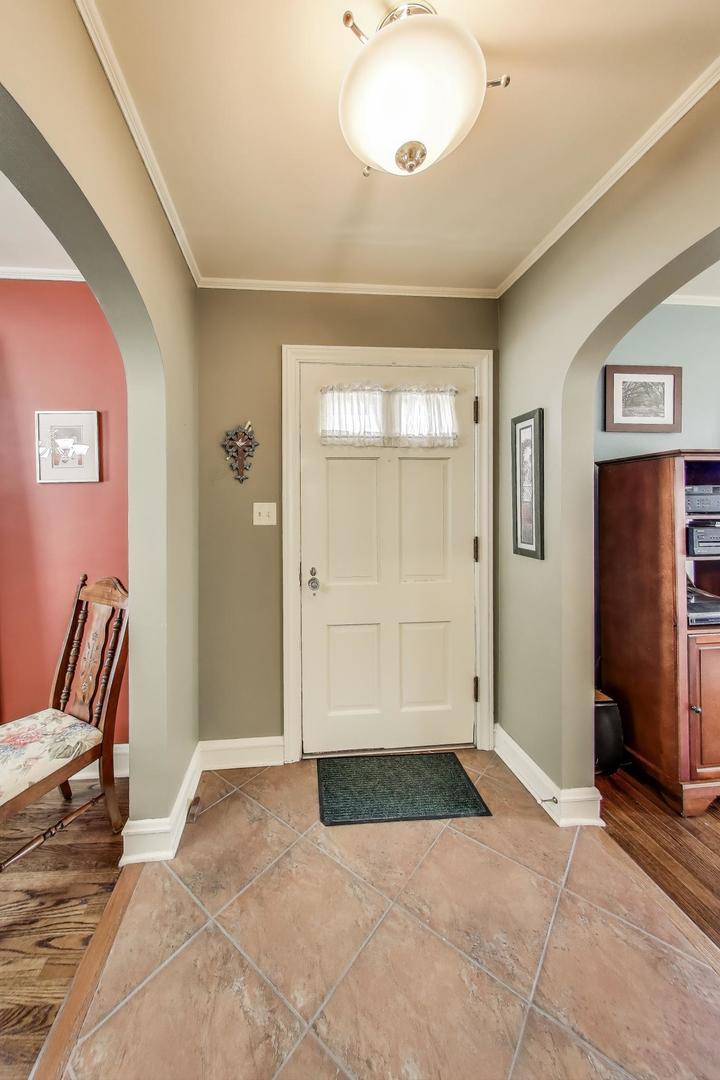 586 Saylor Avenue Elmhurst, IL 60126 - Photo 5 of 35