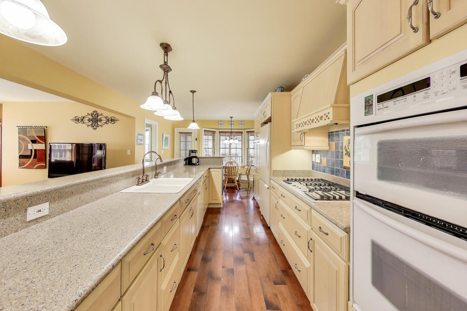 586 Saylor Avenue Elmhurst, IL 60126 - Photo 8 of 35