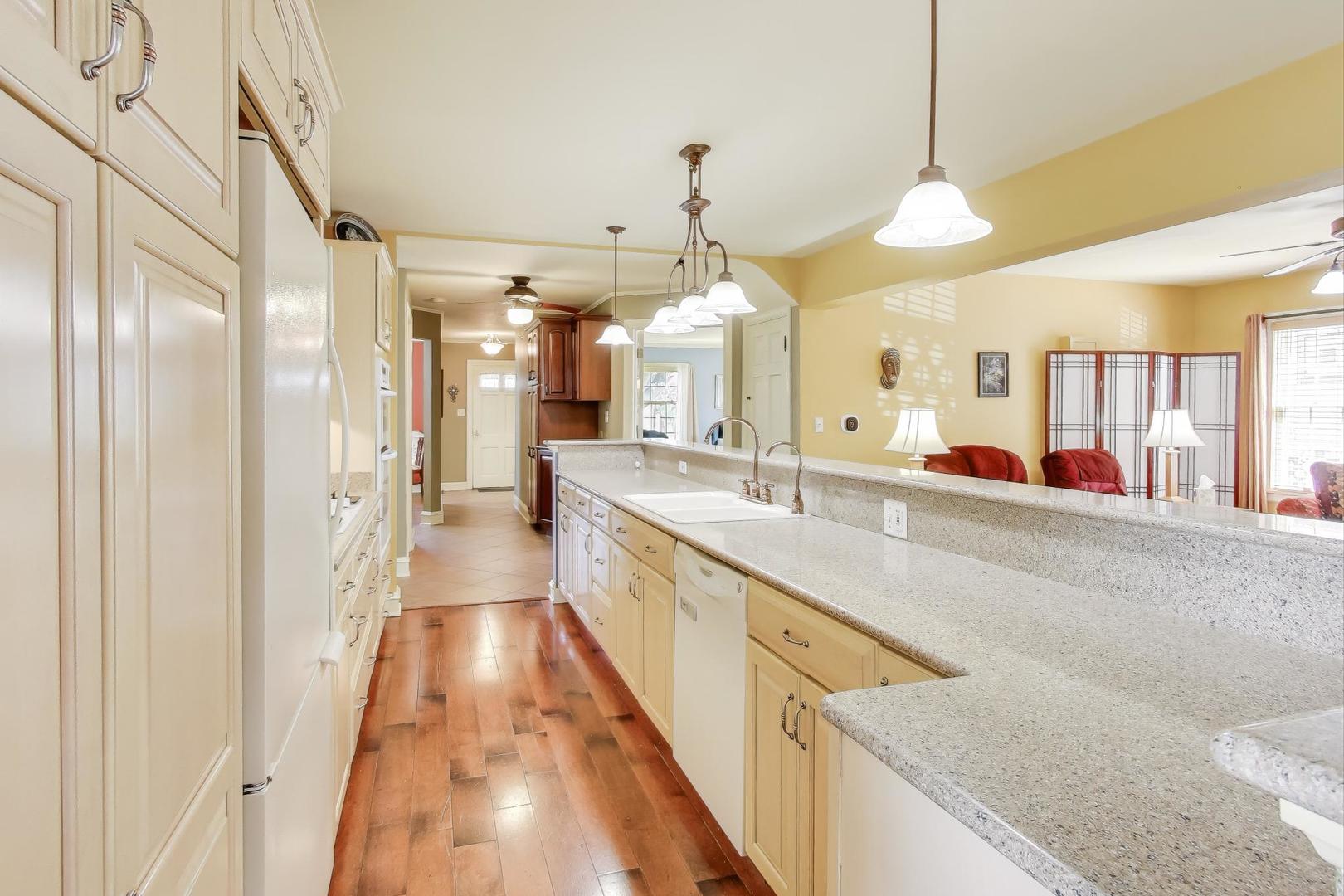 586 Saylor Avenue Elmhurst, IL 60126 - Photo 9 of 35