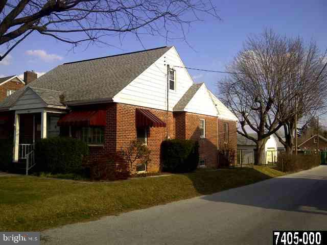 221 George Street Hanover, PA 17331 - Photo 2 of 25 Gallery Image 2