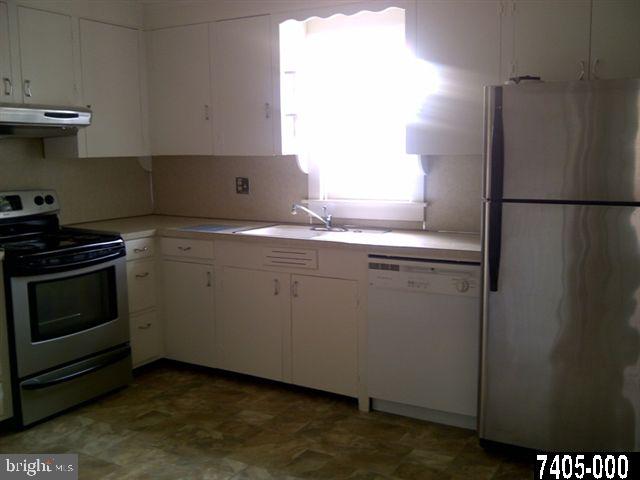 221 George Street Hanover, PA 17331 - Photo 4 of 25 Gallery Image 4