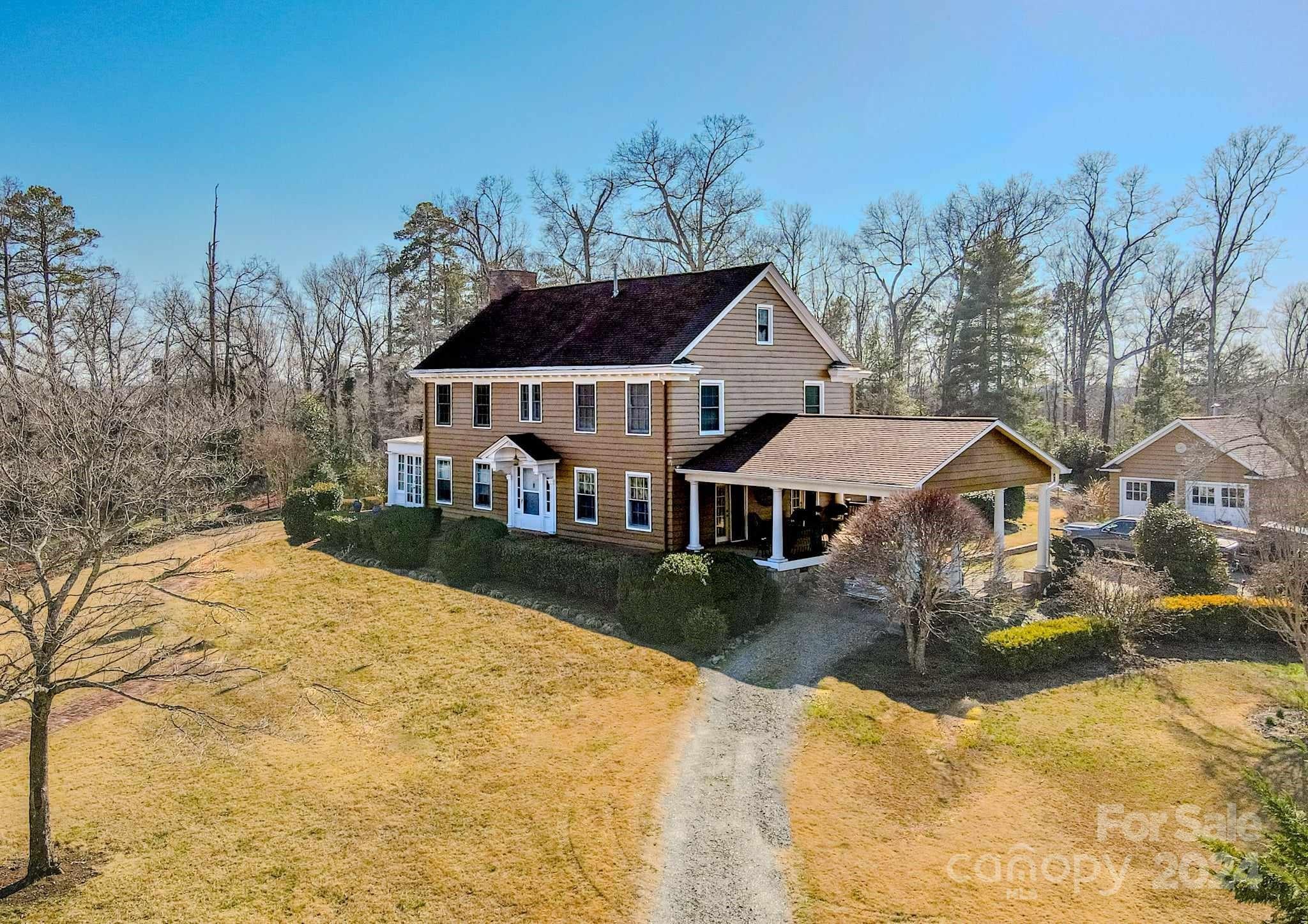 535 North Washington Street Rutherfordton, NC 28139 - Photo 2 of 48 a view of a yard in front of house