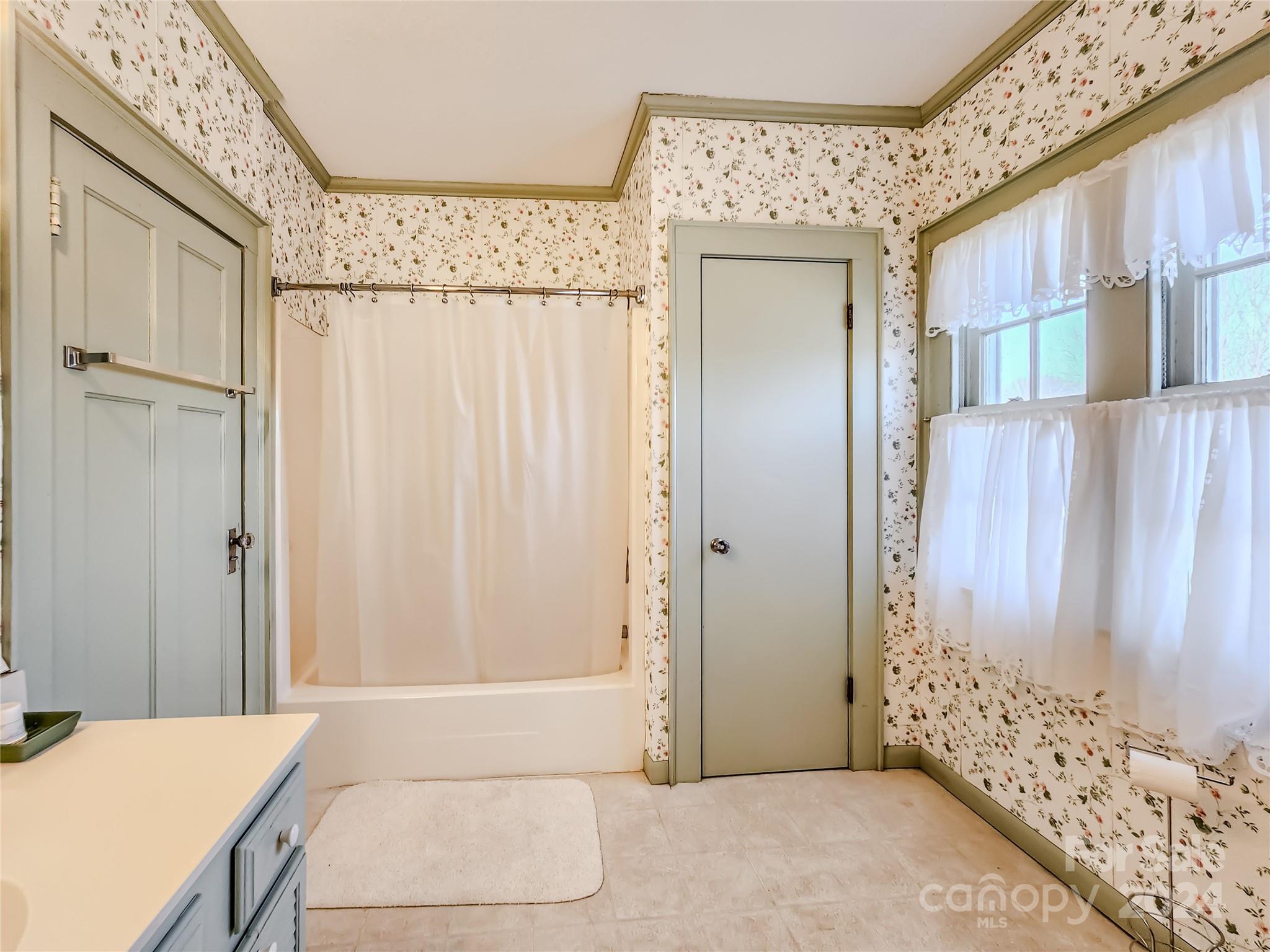 535 North Washington Street Rutherfordton, NC 28139 - Photo 28 of 48 a bathroom with a shower and a sink