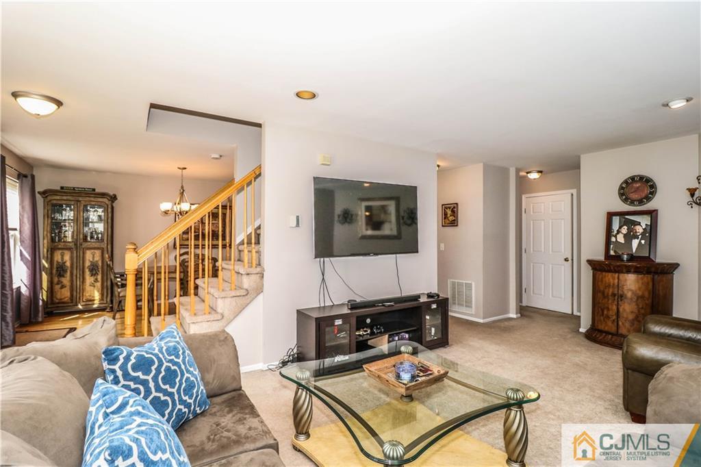 267 Retta Court Piscataway, NJ 08854 - Photo 2 of 25 Gallery Image 2
