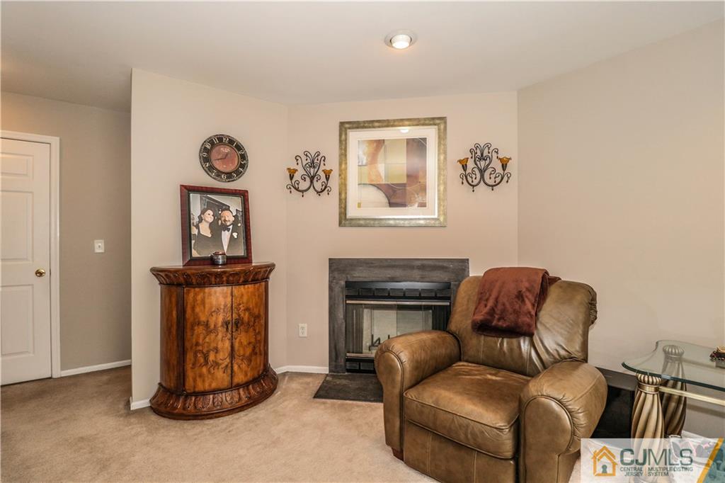267 Retta Court Piscataway, NJ 08854 - Photo 4 of 25 Gallery Image 4