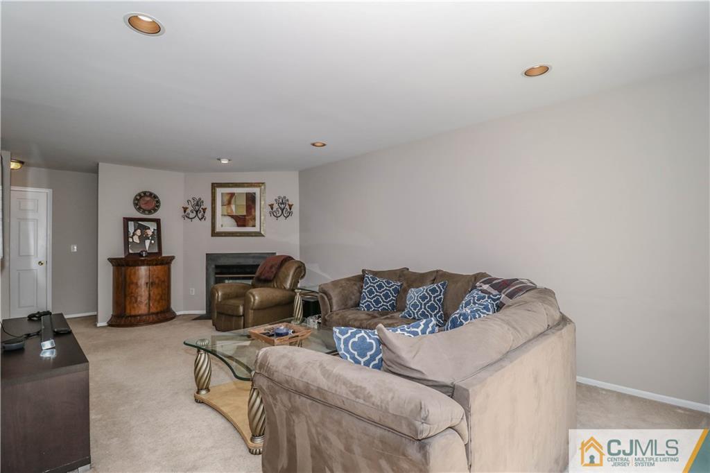 267 Retta Court Piscataway, NJ 08854 - Photo 5 of 25 Gallery Image 5