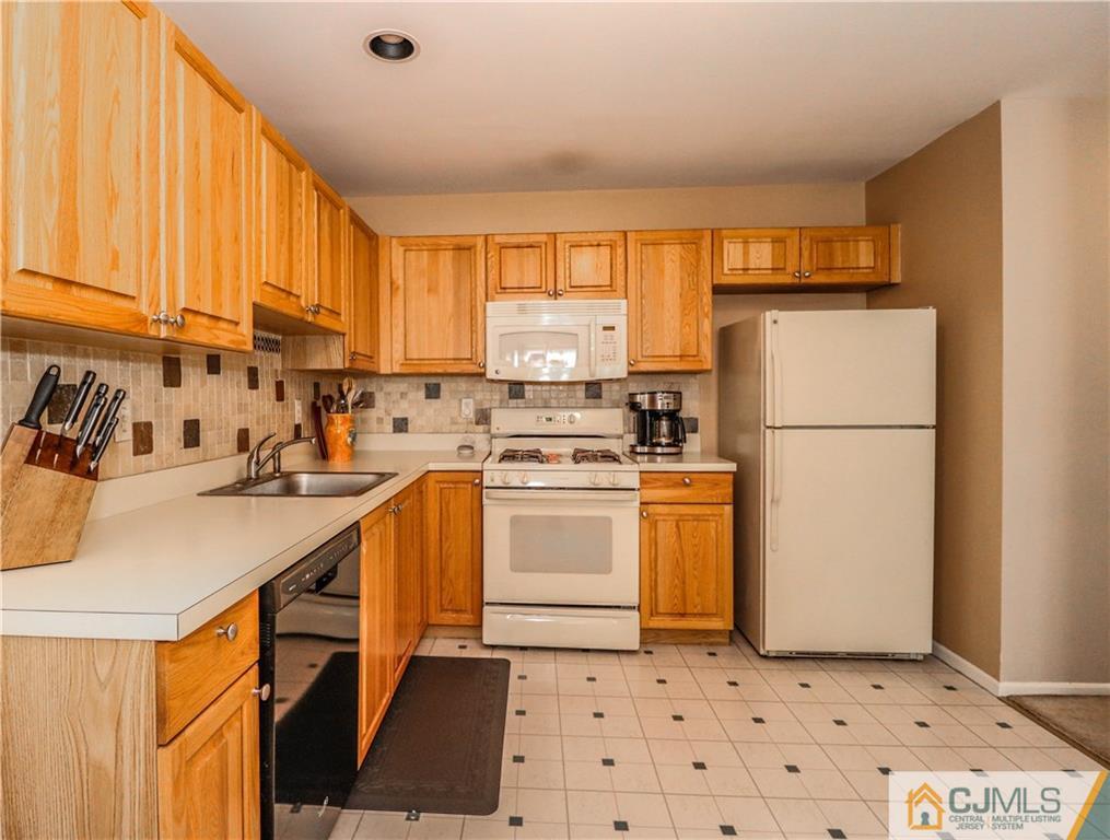 267 Retta Court Piscataway, NJ 08854 - Photo 7 of 25 Gallery Image 7