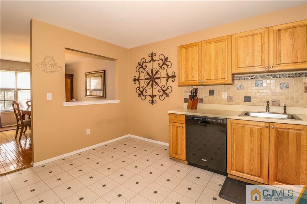 267 Retta Court Piscataway, NJ 08854 - Photo 8 of 25 Gallery Image 8